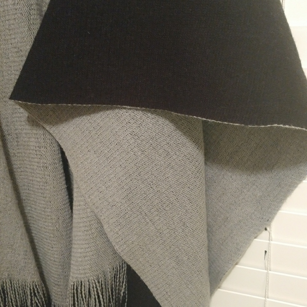 Open shawl - Picture 2 of 4